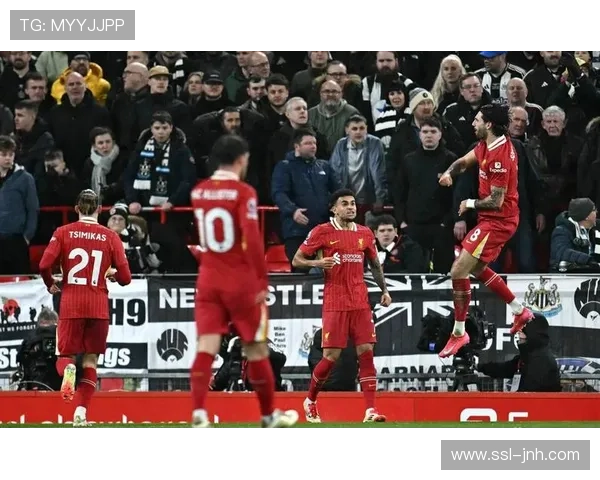 阿森纳暂时领跑英超积分榜 面对漫长赛季挑战依旧严峻 阿森纳暂时领跑英超积分榜 面对漫长赛季挑战依旧严峻