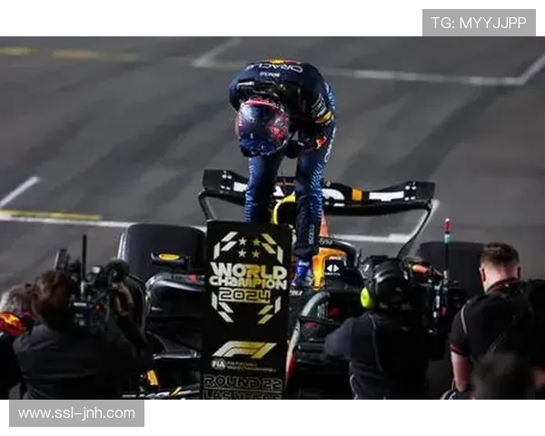 第六十三圈维斯塔潘超越拉塞尔，重返第三名